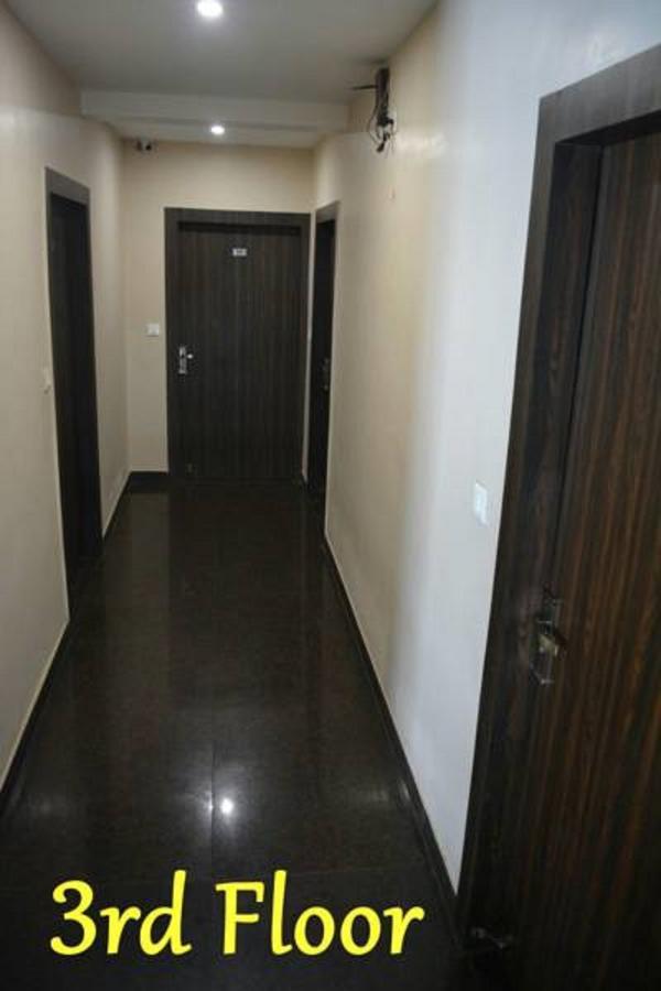 Hotel Green Tree Rāipur エクステリア 写真